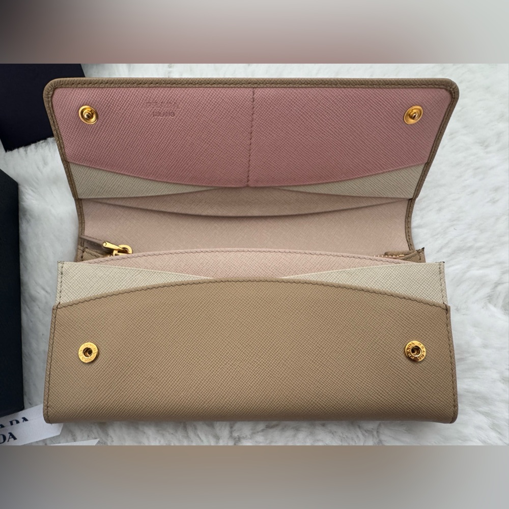 Authentic Prada Large Wallet - Saffiano Leather - Picture 3 of 11